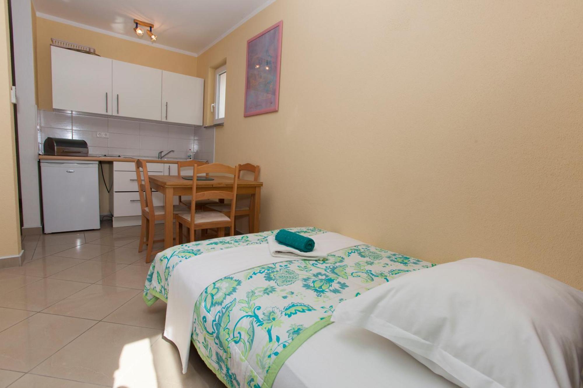 Apartments Damjanovic Makarska Ruang foto
