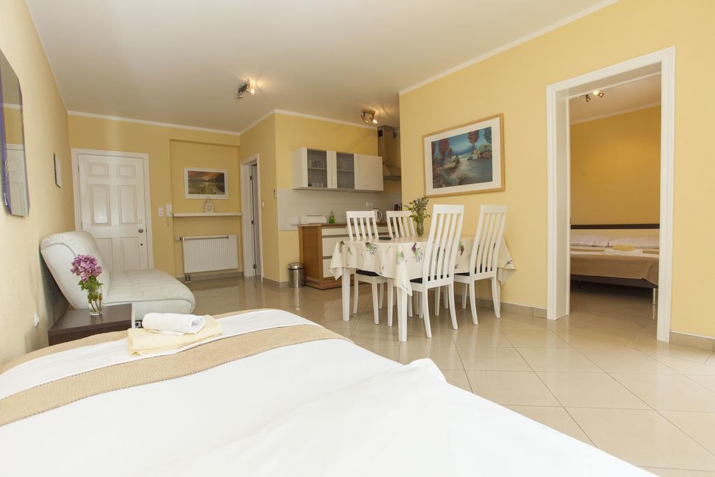 Apartments Damjanovic Makarska Bagian luar foto
