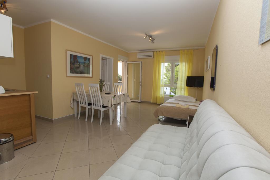 Apartments Damjanovic Makarska Bagian luar foto