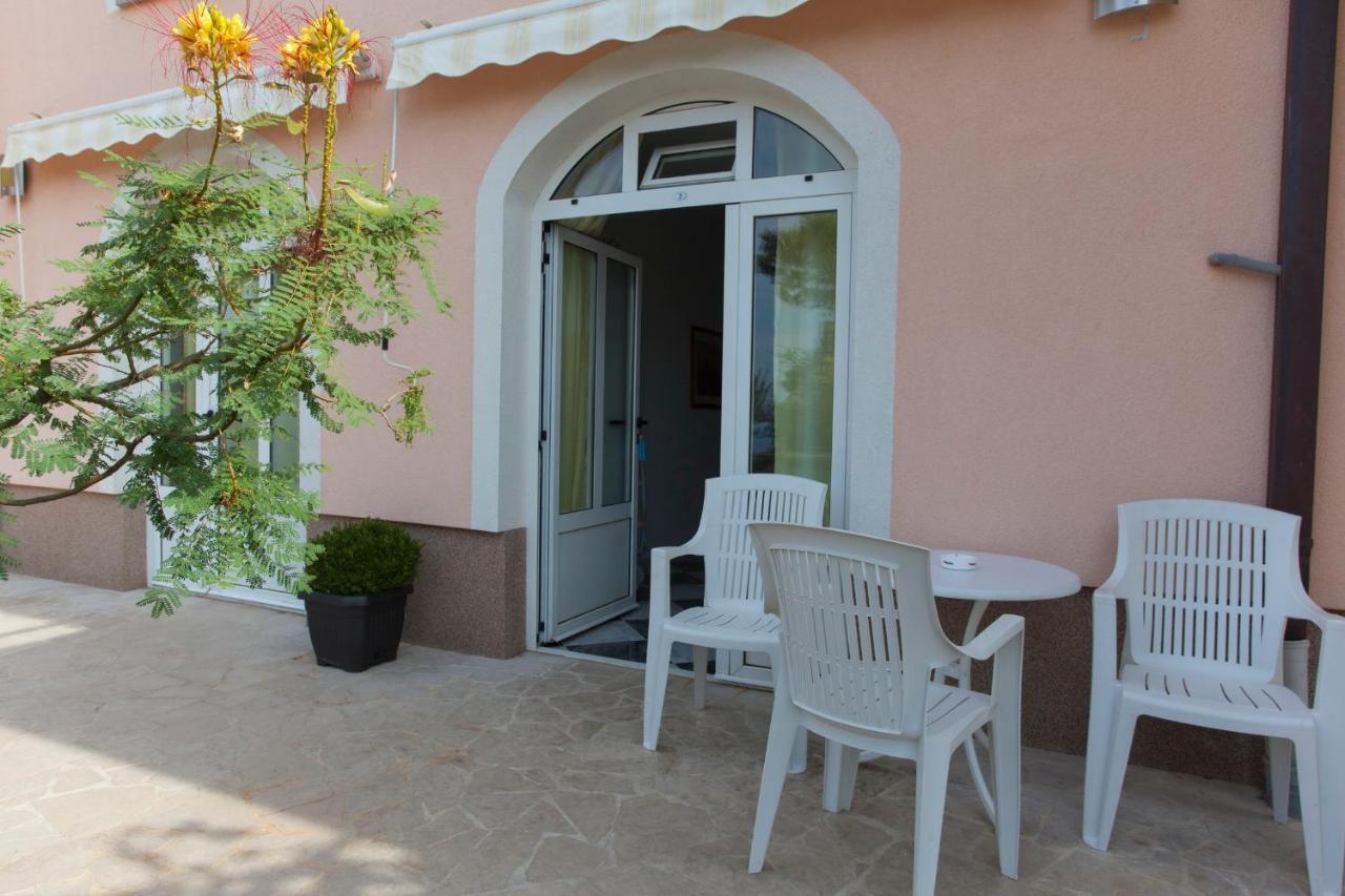 Apartments Damjanovic Makarska Ruang foto