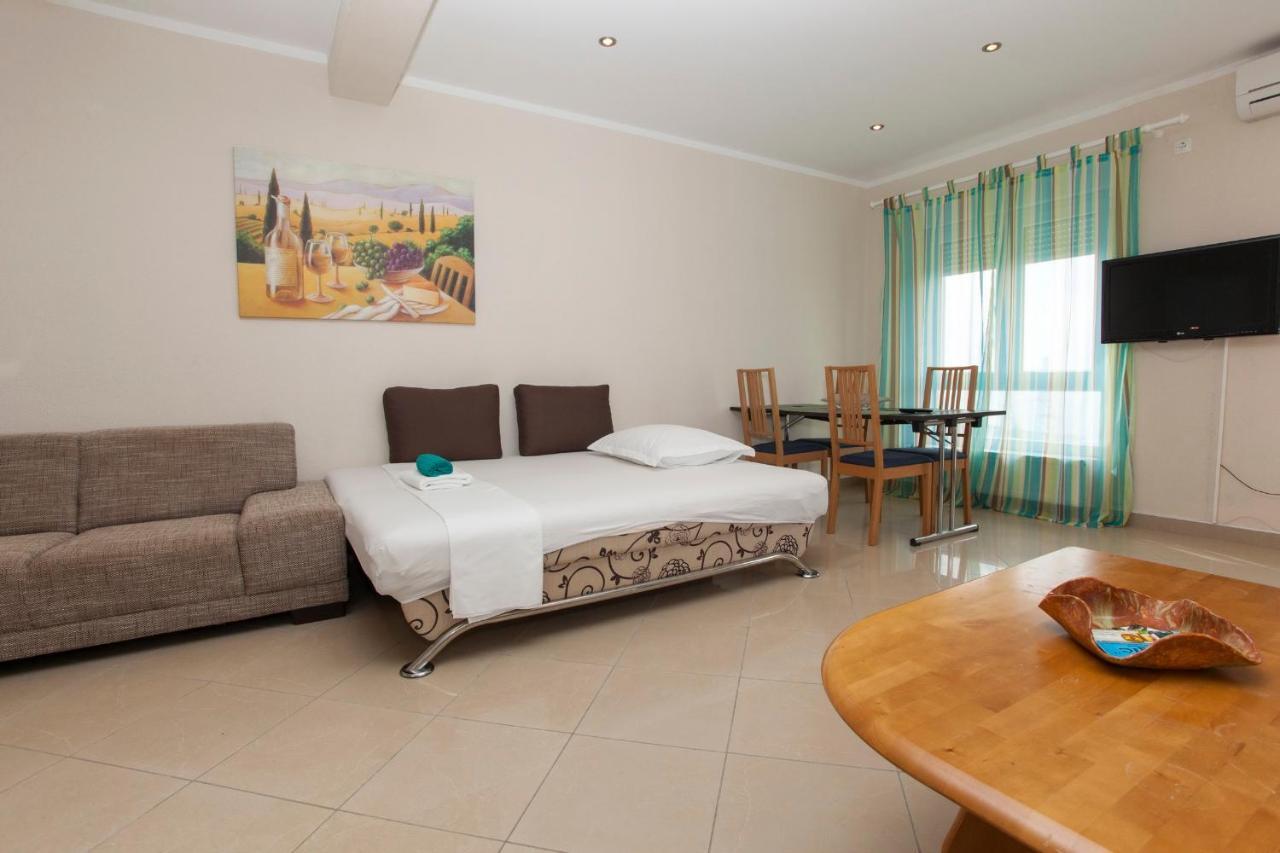 Apartments Damjanovic Makarska Ruang foto